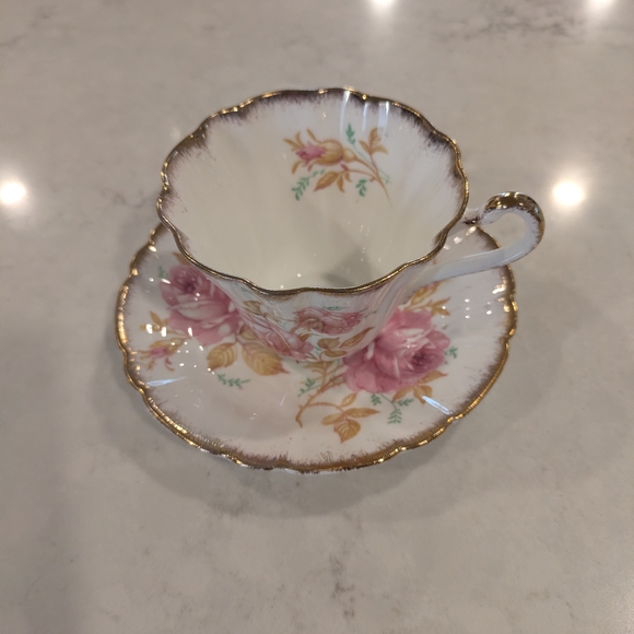 Gladstone Other - Gladstone Elegant Floral Teacup and Saucer Set with Gold Trim